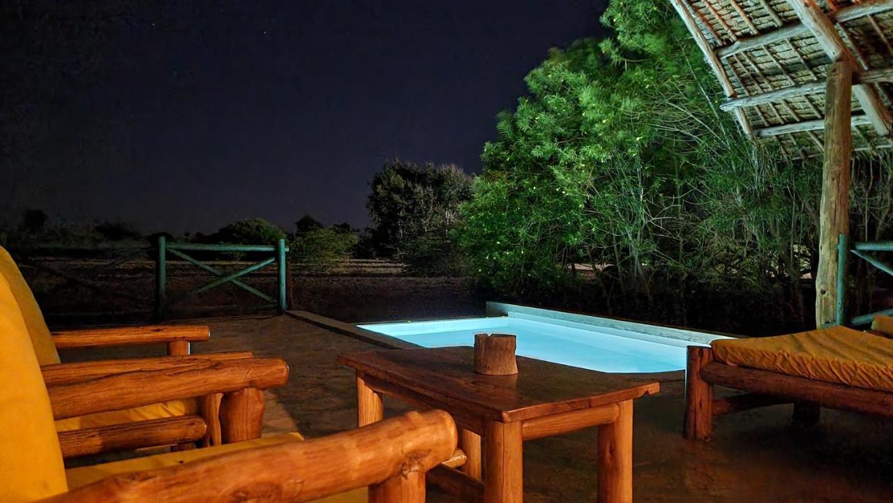 ホテル Manyatta Camp Voi エクステリア 写真