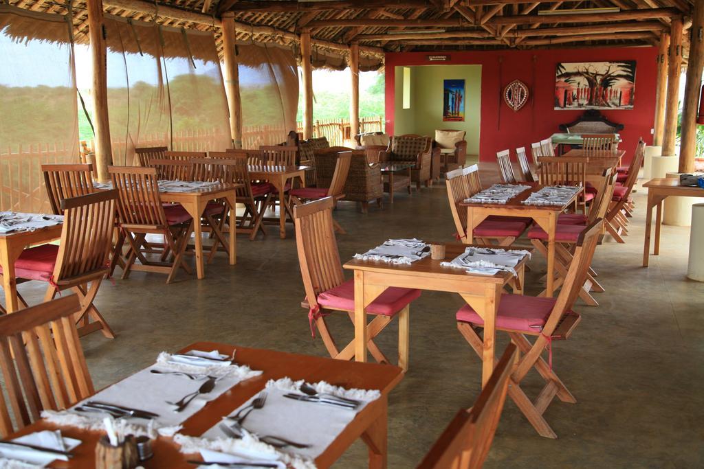 ホテル Manyatta Camp Voi エクステリア 写真