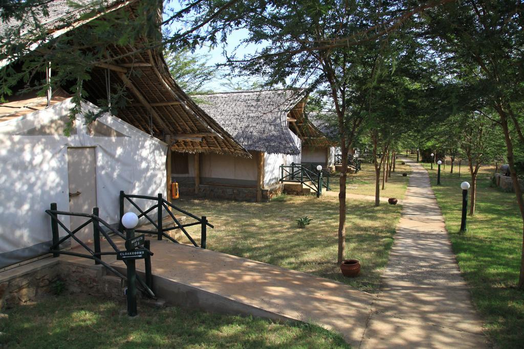 ホテル Manyatta Camp Voi エクステリア 写真