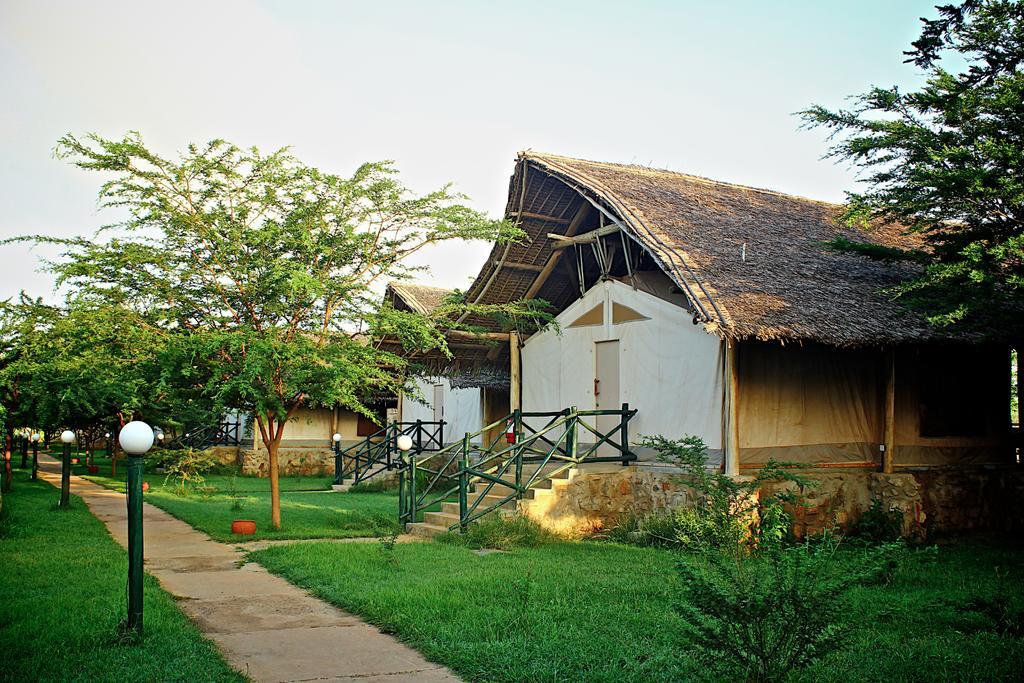 ホテル Manyatta Camp Voi エクステリア 写真