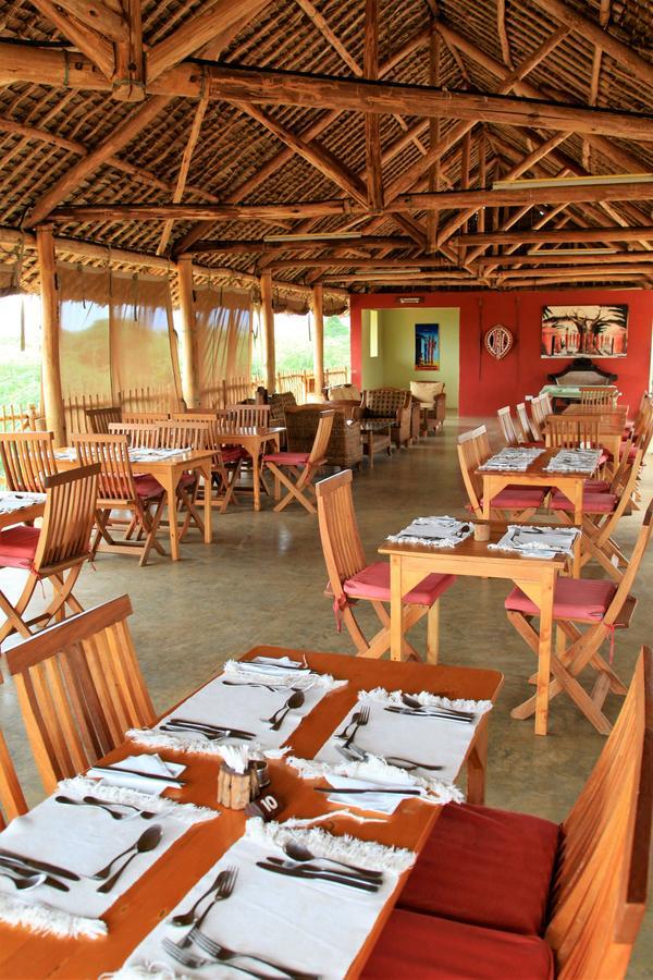 ホテル Manyatta Camp Voi エクステリア 写真