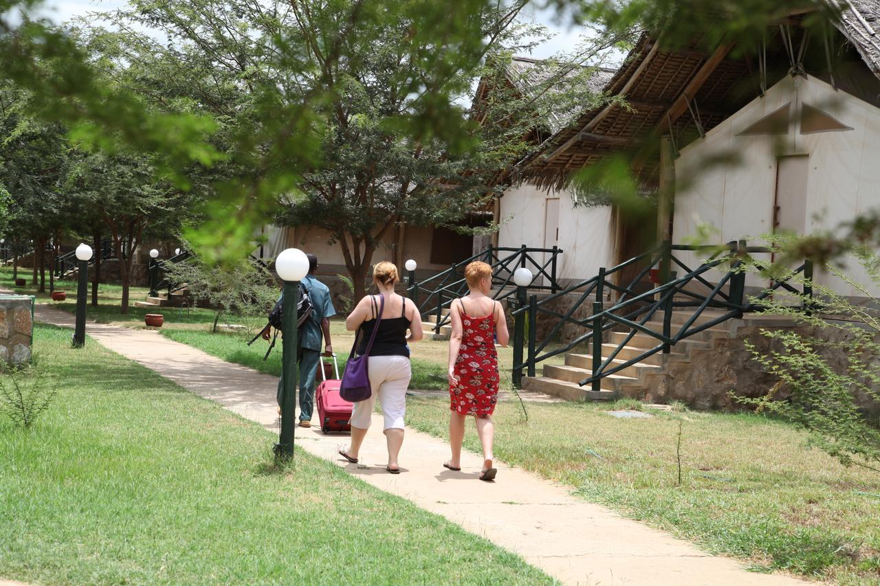 ホテル Manyatta Camp Voi エクステリア 写真