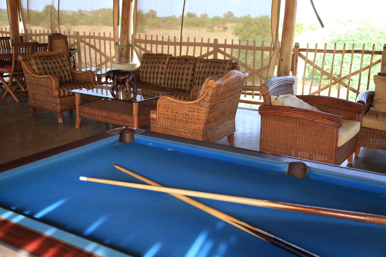 ホテル Manyatta Camp Voi エクステリア 写真